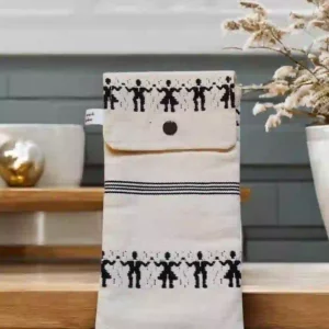 Etui brosse à dents fermé par une pression noir. Tissu Les toiles du soleil (véritable) avec les danseuse de Sardane