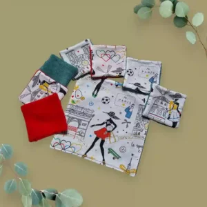 Lot de 7 petites lingettes en tissu coton imprimé monuments de Paris, des cœurs et dame et côté velours rouge et vert. Une grande lingette aux même motifs