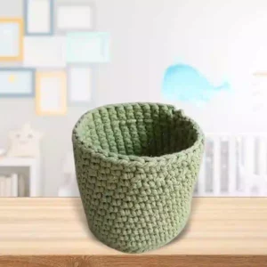 Panière ronde et haute au crochet avec de la corde coton vert clair
