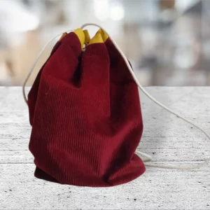 Sac polochon velours côtelé bordeaux.