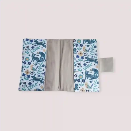 Protégé carnet de santé ouvert renard bleu