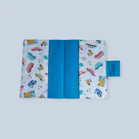 Protège carnet de santé ouvert voiture
