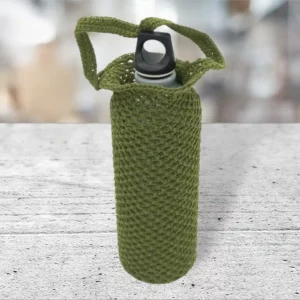 Porte bouteille réalisé au crochet avec du coton vert kaki